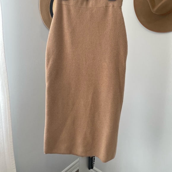 Aritzia Johan Skirt - Picture 3 of 7